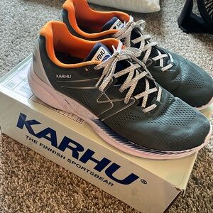 Men’s 12.5 Karhu fusion ortix sneakers
